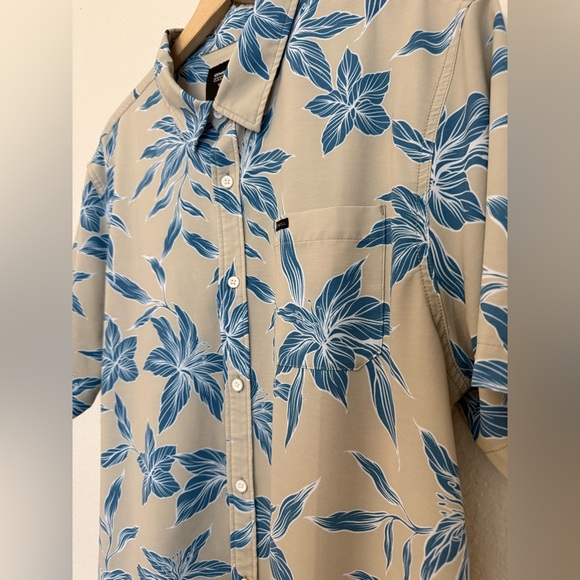 O’Neill TRVLR Traverse Relaxed Fit UPF Button-Up Shirt XL Khaki Blue Floral - Picture 3 of 7